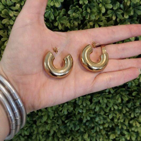 Aretes La JENNIFER Dorados