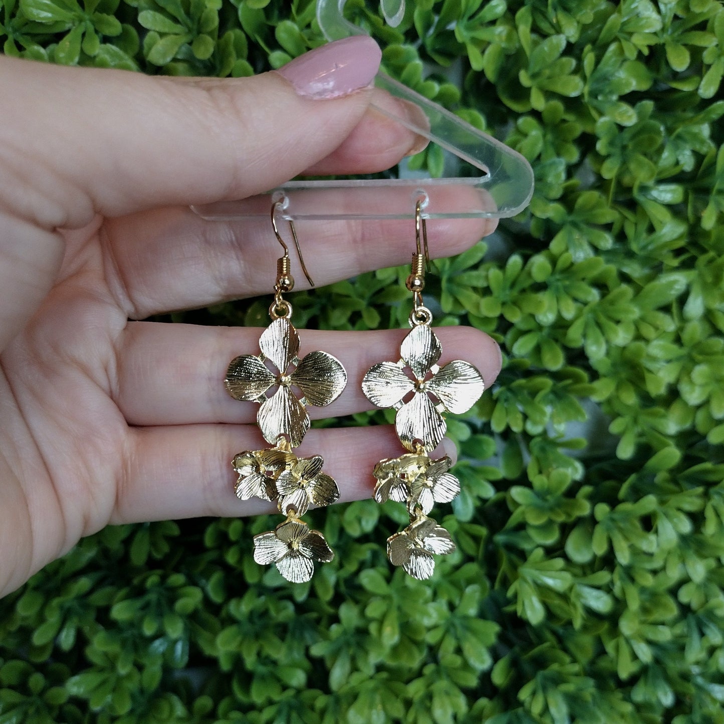 Aretes Dorados De Flores Colgantes